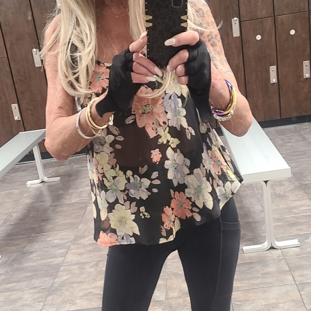 HP🔥🔥🔥Beautiful Spring Summer Floral Top sz S - Picture 7 of 15